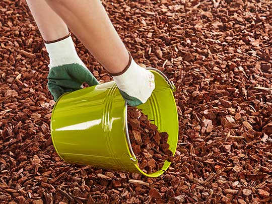 How To Lay Wood Mulch